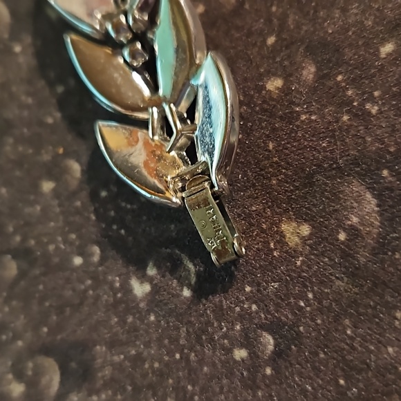 Vintage Crown Trifari Brushed Link Bracelet Fold Over Clasp Silver Women's OS - Picture 4 of 4